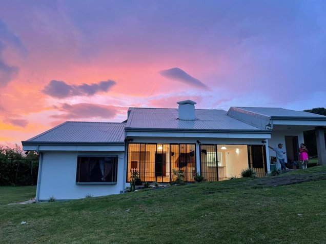 Se Vende hermosa casa con vista al valle central en Concepción, San Rafael, Heredia — $375,000