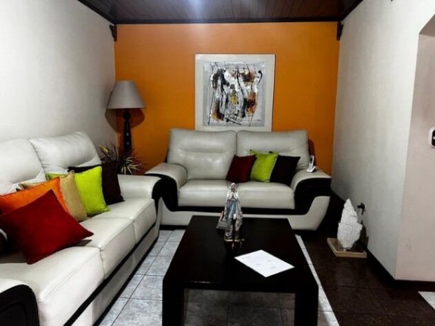 Venta de Casa en San Fco de Heredia. RAH 26-620 in San Francisco, Heredia — ₡ 99 000 000