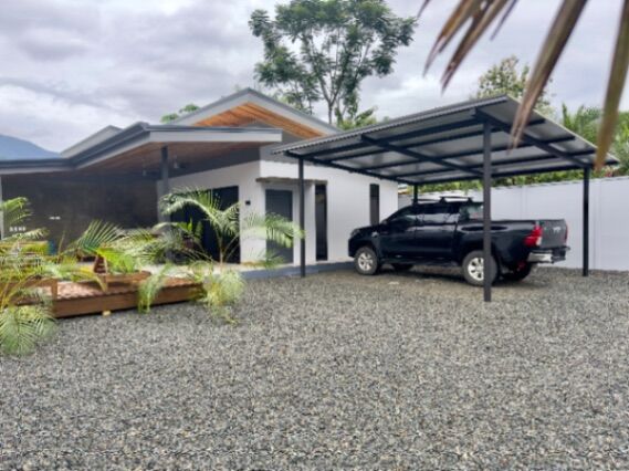 Se vende casa nueva a 5 minutos de la playa  en Bahía Ballena, Osa, Puntarenas — $398,000