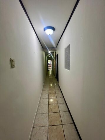 ALQUIER CASA DE 3 CUARTOS, 1BAÑO, COCHERA ,JARDIN, COCINA Y SALA CONCEPTO ABIERTO 350 MIL en Alajuela — ₡ 350 000