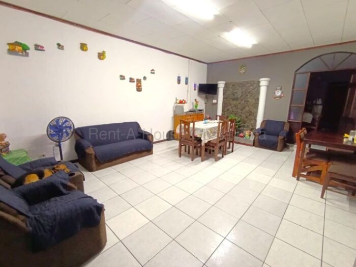 Venta de Casa de 250m2 con 6 Habitaciones en el Guarco Cartago  in El Tejar, El Guarco, Cartago — ₡ 85 000 000