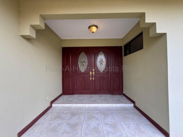 Venta de Elegante Casa en San Rafael de Heredia. RAH 27-501 in San Rafael, Heredia — ₡ 205 000 000
