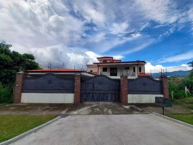 Se vende casa en San Miguel Santo Domingo 26-693 in San Miguel, Santo Domingo, Heredia — $495,000