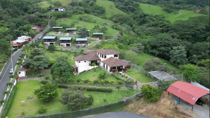 Inversión con Cabañas y Finca Privada en Piedades, Santa Ana in Piedades, Santa Ana, San José — $1,800,000 - Photo 2 of 33