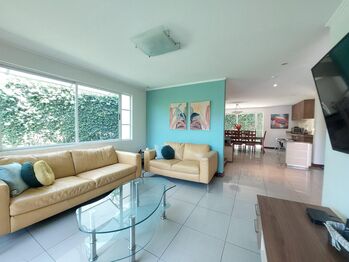 ALQUILER DE CASA AMUEBLADA, ESCAZU, GUACHIPELÍN, CONDOMINIO VILLA SOLE en Escazú, San José — $3,600 - Foto 5 de 16