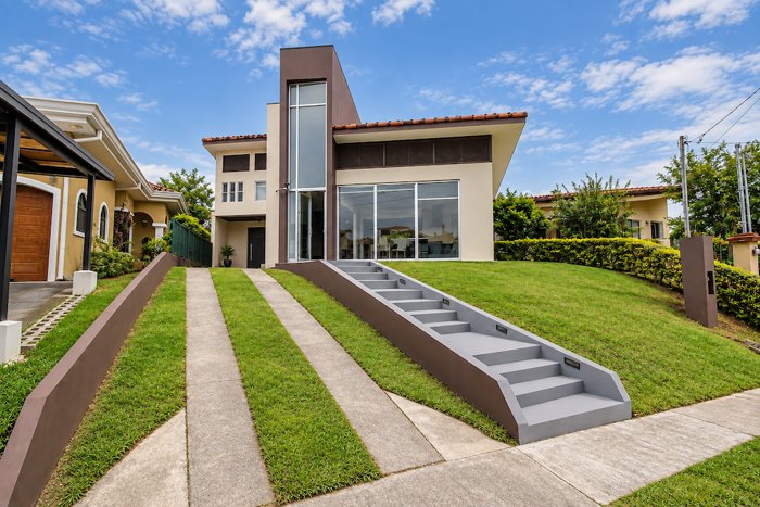 Casa de 3 Habitaciones en Condominio Veredas del Arroyo en Guácima, Alajuela — $280,000