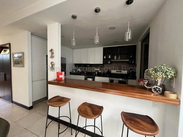 Venta de Casa en Escazú-San Rafael. RAH 26-1729 PRECIO REBAJADO en San Rafael, Escazú, San José — $240,000 - Foto 2 de 6