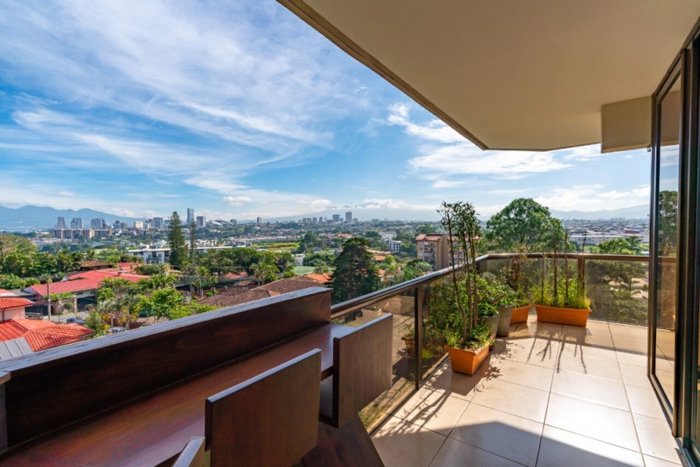 Venta de apartamento en condominio en Bello Horizonte, Escazu in Escazú, San José — $495,000