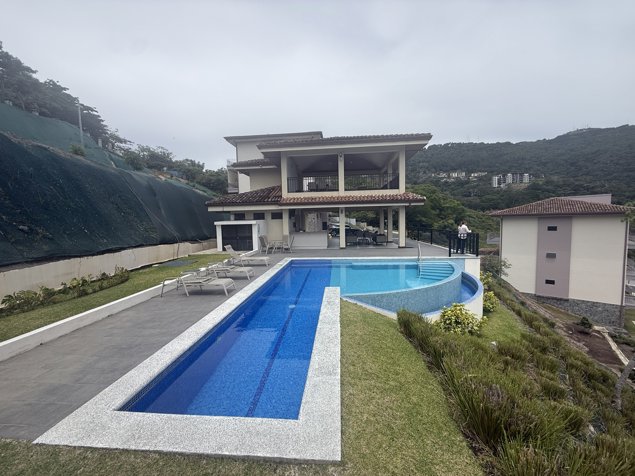 VENTA DE APARTAMENTO EN SANTA ANA | PRIVACIDAD, NATURALEZA!!! in Santa Ana, San José — $399,000