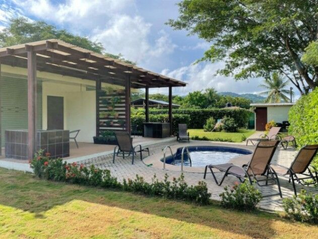 MLS-25-1429 LS VENTA PROPIEDAD CON 3 APARTAMENTOS TAMARINDO GUANACASTE en Tamarindo, Santa Cruz, Guanacaste — $335,000