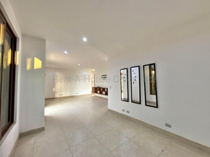 Se vende casa en Ulloa Heredia 26-1652 en Ulloa, Heredia — ₡ 240 000 000