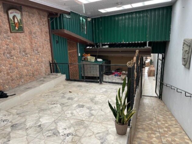 Venta de Casa + 2 APTOS Y 2 Locales en San Ignacio de Acosta, San José. RAH 25-1936 in San Ignacio, Acosta, San José — $495,000