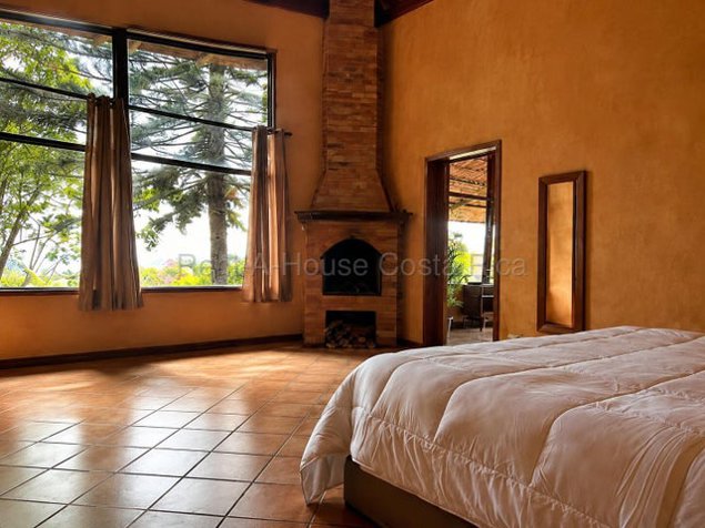 Venta de Casa en San Antonio de Escazú. RAH 27-508 USO MIXTO en San Antonio, Escazú, San José — $350,000 - Foto 2 de 12