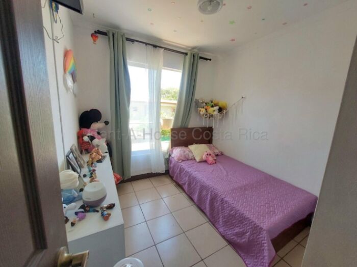 Versatilidad y Confort en Piedades: Casa de 4 Habitaciones con Dormitorio en 1er Nivel en Piedades, Santa Ana, San José — $120,280