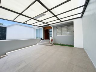 VENTA CASA CON PISCINA PRIVADA EN BELLO HORIZONTE DE ESCAZÚ (MJ) in San Rafael, Escazú, San José — $369,000 - Photo 5 of 8
