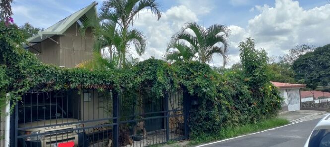 Para vivienda o para proyectos comerciales: casa con mucho potencial en Escazú. in San Rafael, Escazú, San José — $260,000