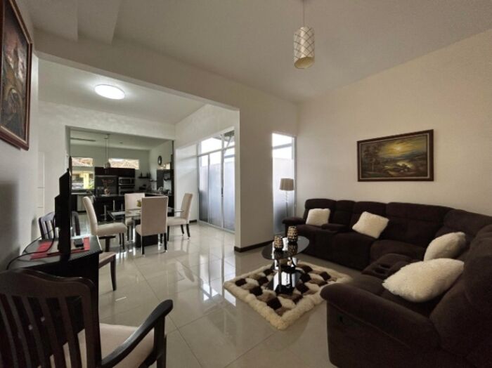 Venta de Casa + 2 APTOS en San Isidro de Heredia. RAH 26-45 en San Isidro, Heredia — $795,000