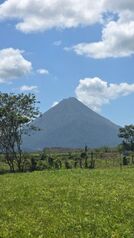 Lotes con Vista al Volcán desde 1420m2 a 7.5km en La Fortuna, San Carlos, Alajuela — 63 800 000 ₡ - Foto 4 de 5