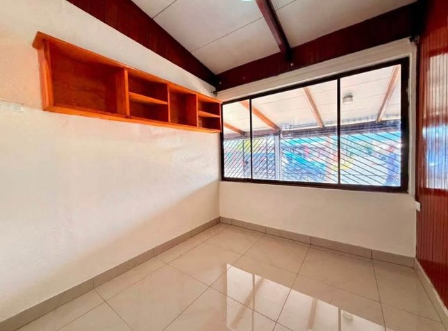 Casa en Heredia con apartamento alquilado en Santa Lucía, Barva, Heredia — ₡ 88 000 000 - Foto 3 de 9