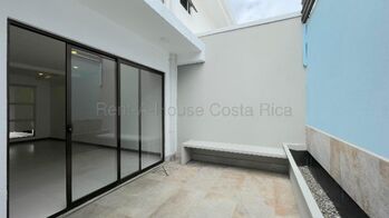 Venta de Hermosa Casa en San Antonio de Escazú 26-1670  en San Antonio, Escazú, San José — $205,000 - Foto 4 de 10