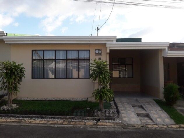SE VENDE BELLA Y ACOGEDORA CASA EN ROHRMOSER, SAN JOSÉ.  en Pavas, San José — ₡ 62 000 000