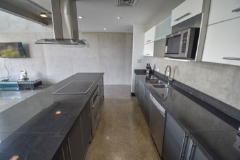 Loft Amueblado de 1 Habitación en Avenida Escazú en San Rafael, Escazú, San José — $2,500 - Foto 4 de 24