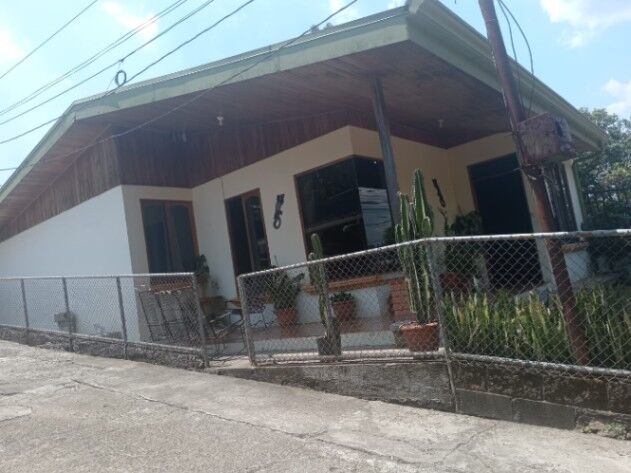 DE OPORTUNIDAD BELLA CASA EN RÍO GRANDE DE ATENAS.  en Atenas, Alajuela — ₡ 60 000 000