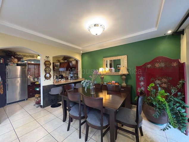Casa con terrazas y patio interno en San Francisco de Heredia in San Francisco, Heredia — ₡ 129 000 000