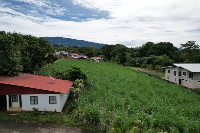 Flat Lot with Income-Generating 2-Bedroom Home in San Roque de Grecia en Grecia, Alajuela — ₡ 120 000 000 - Foto 2 de 11