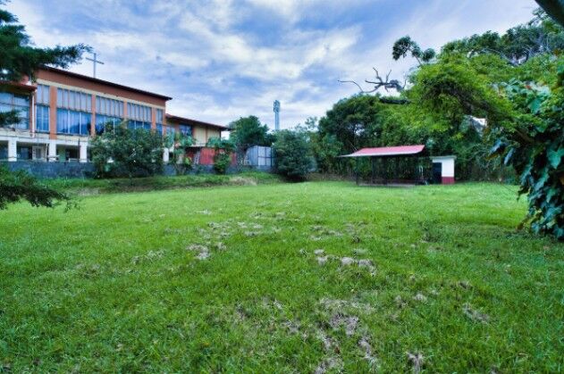 Se Vende Este Extenso Terreno en San Isidro, Heredia / JB OFC Mls. 25-1376 en San Isidro, Heredia — $1,000,000
