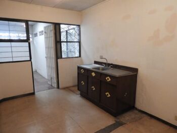 VENDO CASA EN CURRIDABAT. USO DE SUELO MIXTO en Curridabat, San José — 80 000 000 ₡ - Foto 5 de 14