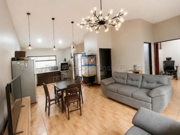 VENTA DE HERMOSA CASA CERCA DEL MALL OXÍGENO. HEREDIA. en San Francisco, Heredia — ₡ 86 000 000 - Foto 2 de 10