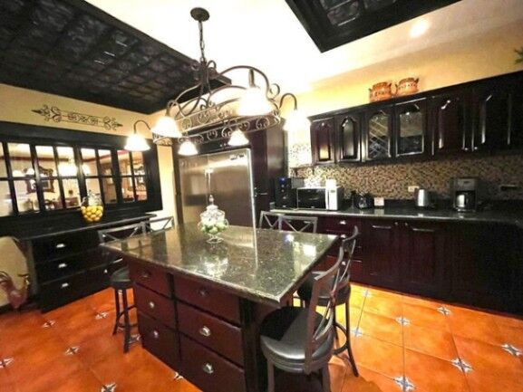 Se vende espaciosa casa con patio en Santo Domingo Heredia 23-288 en Santo Domingo, Heredia — $615,000