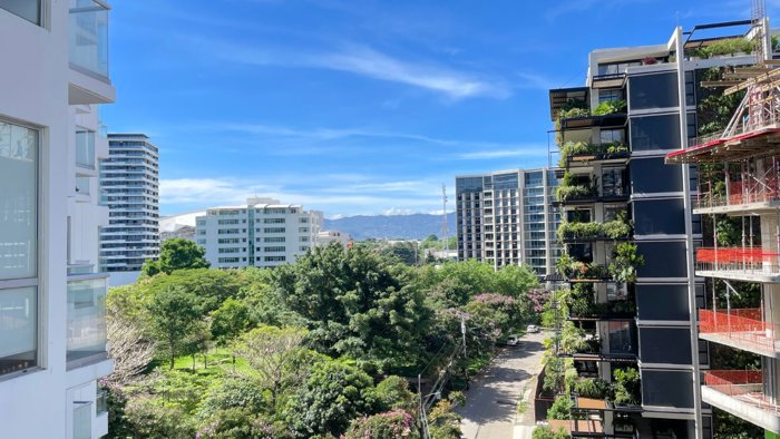 APARTAMENTO AMUEBLADO EN VENTA CERCA DE LA SABANA – ROHRMOSER en Mata Redonda, San José — $239,000