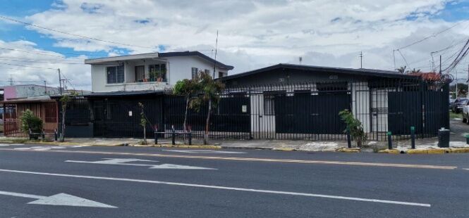 CASA EN VENTA EN TIBÁS SAN JOSÉ en San Juan, Tibás, San José — ₡ 167 000 000