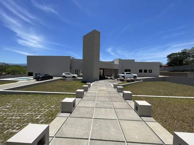 Residencia contemporánea de lujo en Hacienda Los Reyes, La Guácima en Guácima, Alajuela — $2,750,000 - Foto 2 de 23
