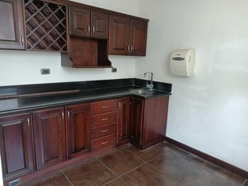 Alquiler de Cómoda Oficina en Escazú / Mls. 23-2992 OFC JB en Escazú, San José — $3,167 - Foto 5 de 6