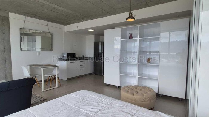Alquiler de Moderno Apartamento AMUEBLADO en Curridabat. RAH 27-560 en Curridabat, San José — ₡ 425 000 - Foto 2 de 15