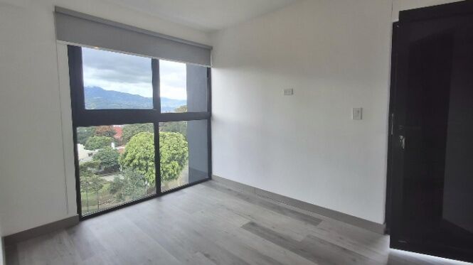 Alquiler de moderno apartamento  in Carmen, San José — $1,400