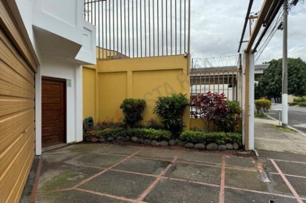 Casa en venta en Pavas, San José – 2 habitaciones, 2.5 baños y excelente ubicación in Pavas, San José — $330,000