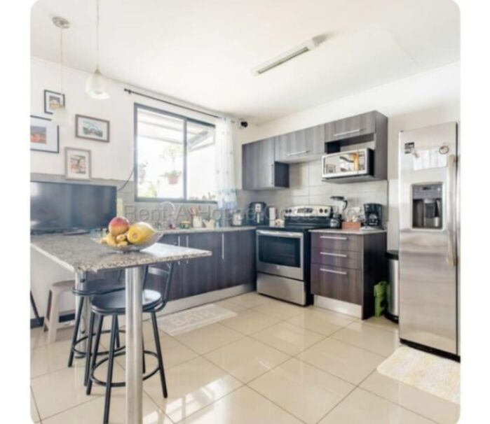 Venta de Casa en Mercedes de Heredia. RAH 26-1796 in Ulloa, Heredia — $260,000