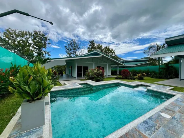 Casa moderna nueva con piscina cerca de la playa | Bajamar, Pacífico Central en Tárcoles, Garabito, Puntarenas — $290,000