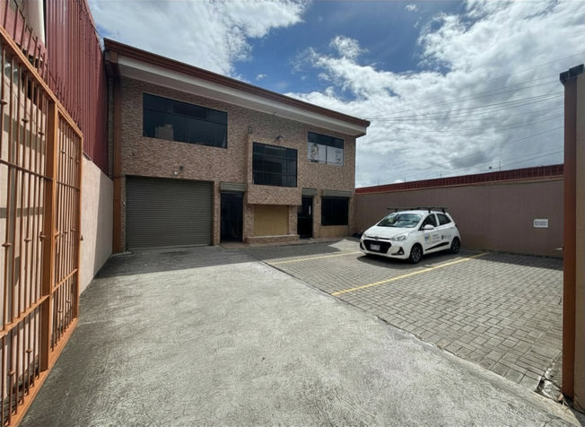 Local Comercial en Alquiler – Santa Ana Centro en Santa Ana, San José — ₡ 370 000