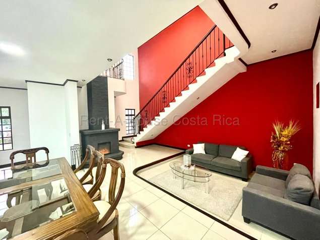 Casa exclusiva en venta con piscina y áreas premium en Santo Domingo de Heredia in San Vicente, Santo Domingo, Heredia — ₡ 290 000 000
