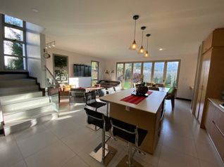 Espectacular y amplia casa en Escazú in San Antonio, Escazú, San José — $430,000 - Photo 2 of 21