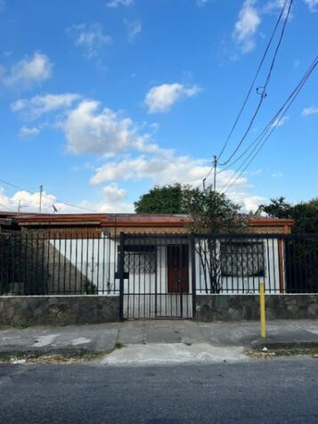 CURRIDABAT. LA COLINA. CASA EN VENTA. COD108 ₡75.000.000. en Curridabat, San José — ₡ 75 000 000