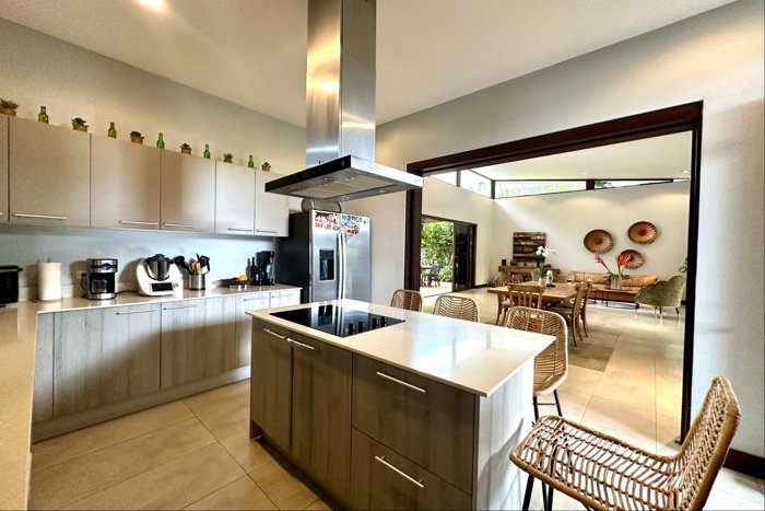 Venta casa contemporánea de lujo en condominio, Santa Ana. (FAU) in Uruca, Santa Ana, San José — $1,250,000 - Photo 3 of 24