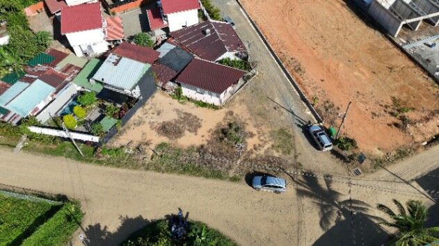 SE VENDE LOTE ESQUINERO CON USO DE SUELO COMERCIAL Y RESIDENCIAL EN UVITA en Bahía Ballena, Osa, Puntarenas — $120,000
