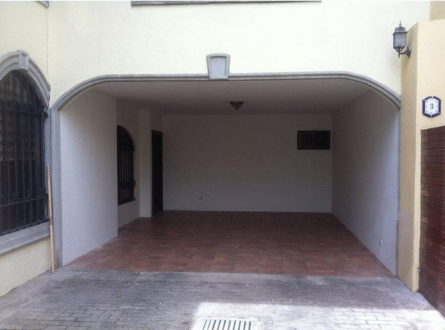 PARA INVERSION Propiedad con 2 apartamentos en Trejos Montealegre en San Rafael, Escazú, San José — $400,000 - Foto 2 de 19