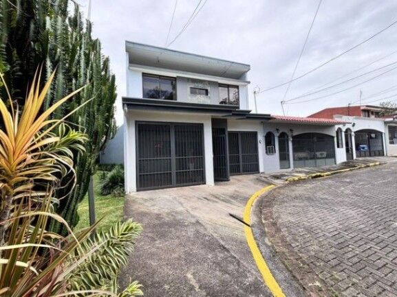 Venta de Casa en Mercedes-Norte de Heredia. RAH 26-923 en Mercedes, Heredia — ₡ 110 000 000